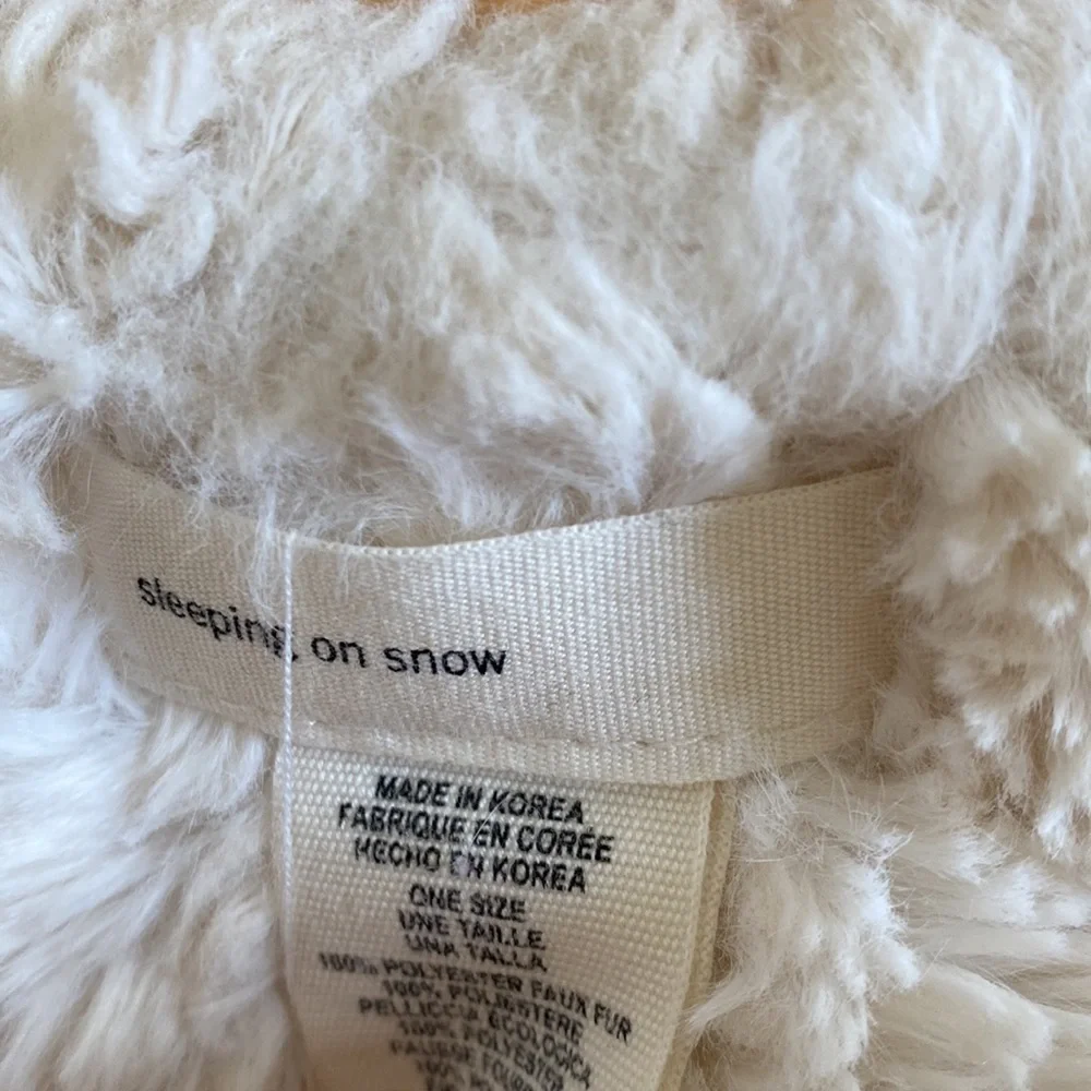 Sleeping on‎ Snow O/S